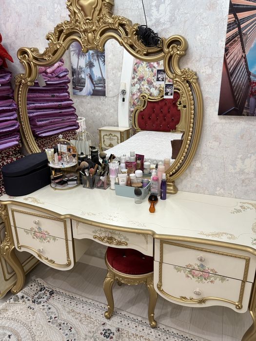 Спальный гарнитур