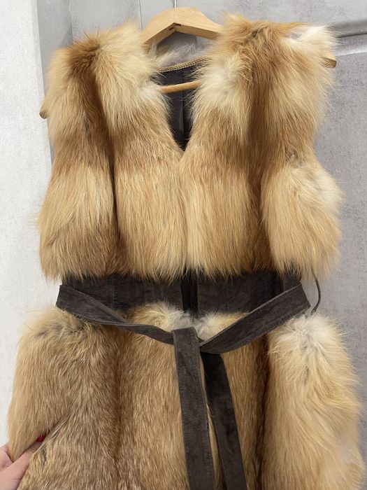 Продам лисью жилетку
