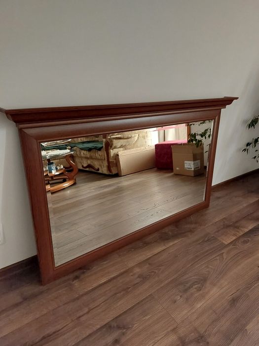 Oglinda living cu cornișă