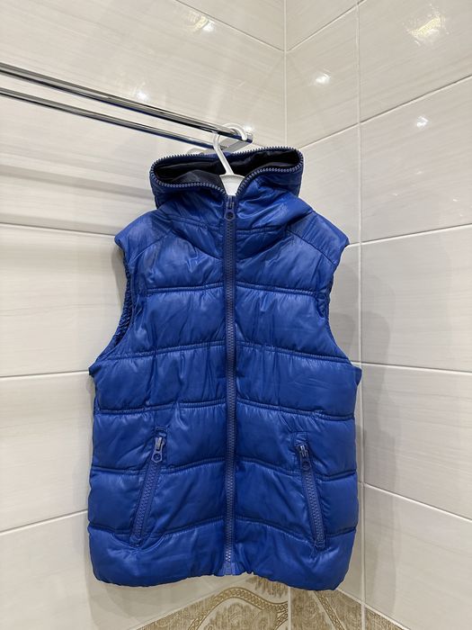 Продам жилетку на мальчика 7-9 лет фирмы Zara
