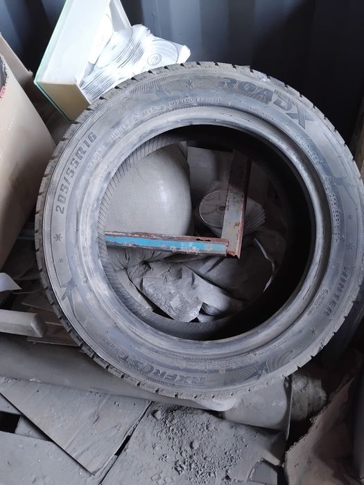 Шины на 16 и на 17 три комплекта.