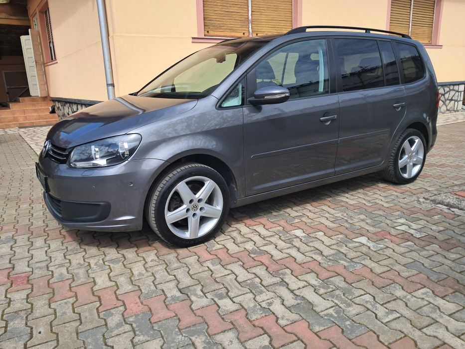 Volkswagen Touran motor 2L diesel an 2011 7 locuri