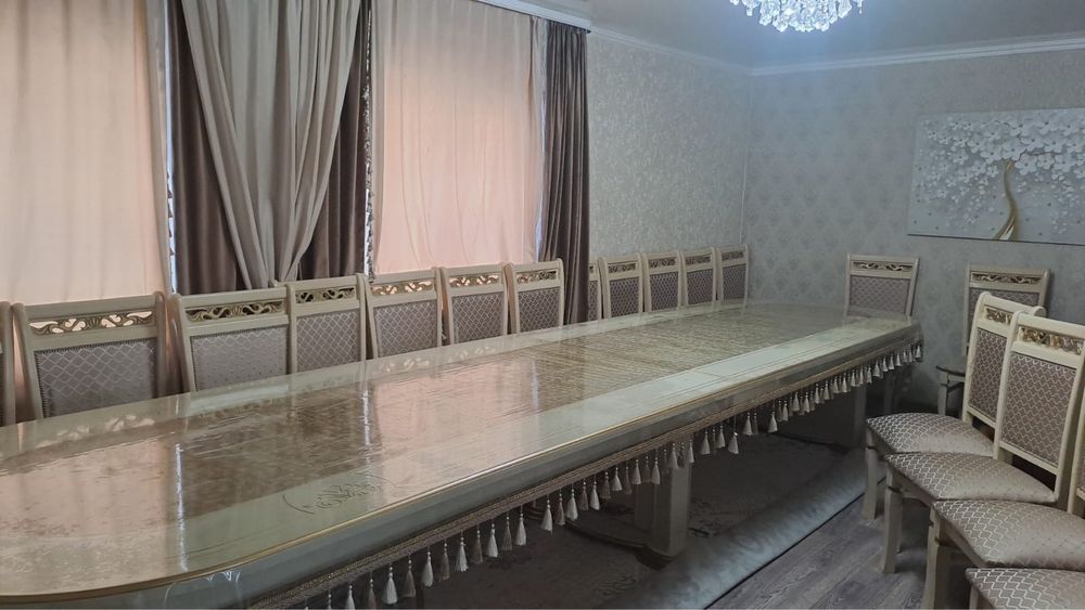 Продам стол для за со стульями