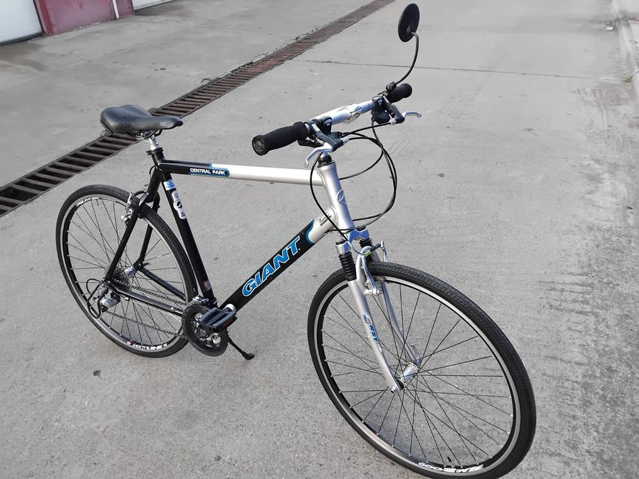 Vând bicicleta Giant din aluminiu pentru bărbați