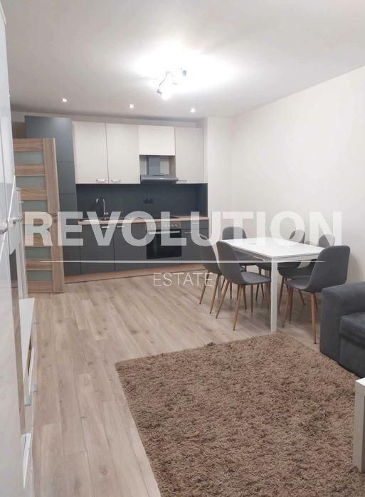 Дава се под наем Тристаен апартамент в Варна, Младост 1 - 87 кв.м за 700 € - Снимка #1