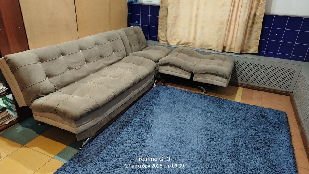 Мягкая мебель: диван, 2 кресла.