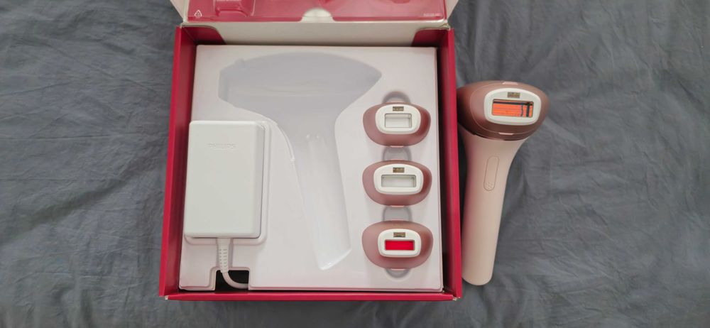 Фотоепилатор Philips Lumea Series 9900 BRI977