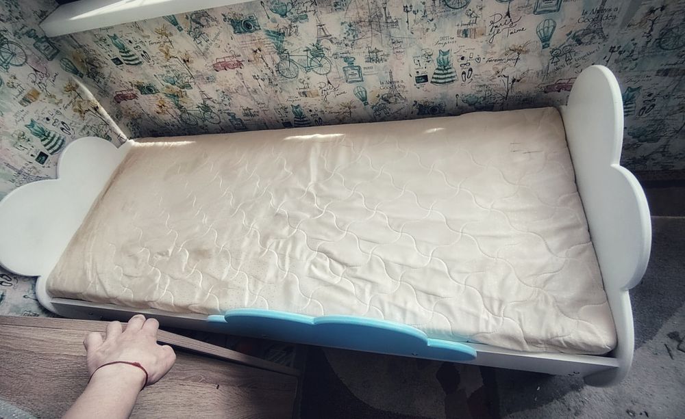 Продам детскую кровать 160*70