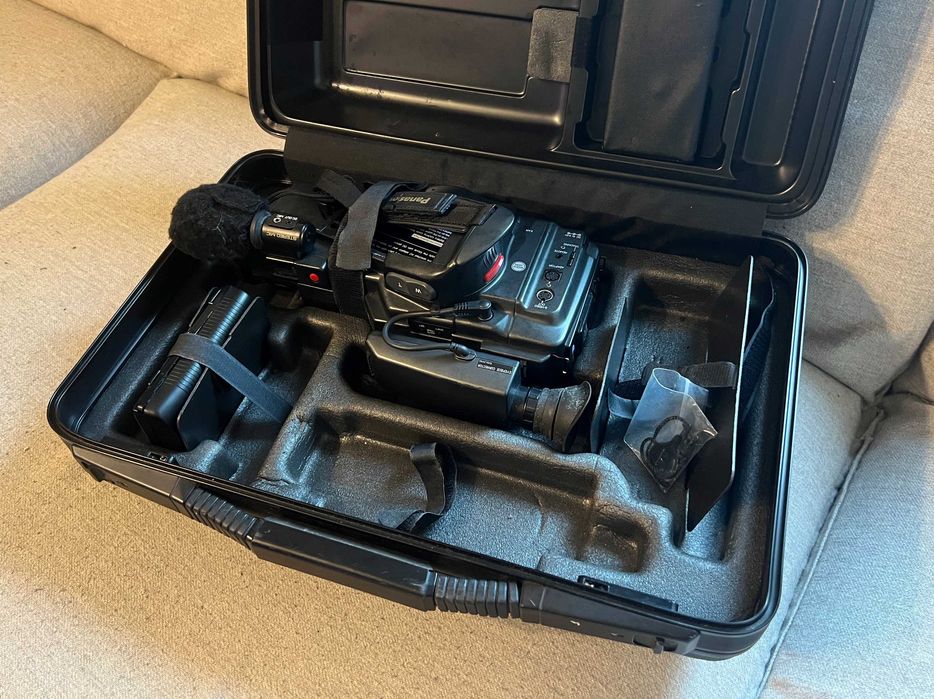 Camera video Panasonic NV-MS50B S-VHS + valiza - functionala