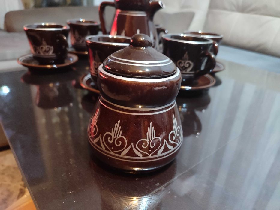 Битови чаши за кафе и греяна ракия