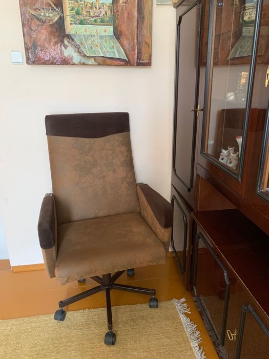 Кресло в офис , удобное , состояние очень хорошее