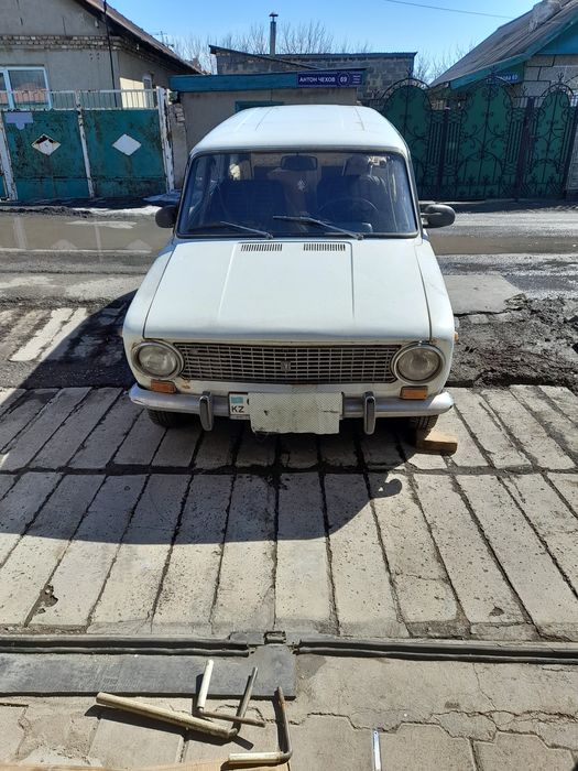 Продаю автомобиль ваз 2102