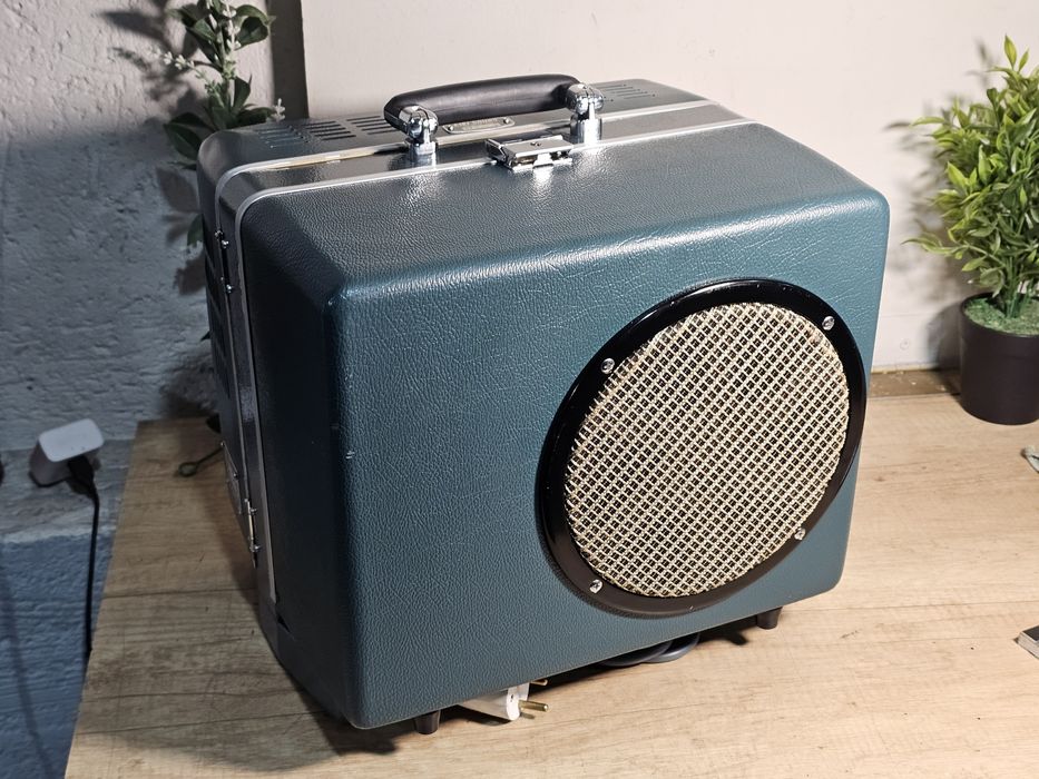 Proiector retro EIKI ST-2H de 16 mm ,sunet ,boxa, de colectie