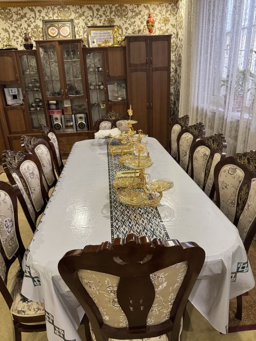 Продам стол и ковер