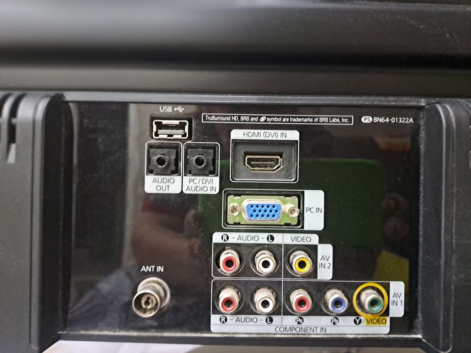 Срочно продаётся телевизор SAMSUNG , тюнер HD-757 и Приставка 4K ULTRA