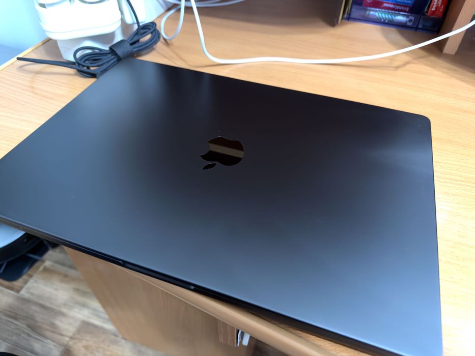 MacBook Pro 16  Apple M3 Pro, 2023