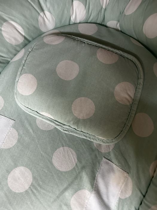 Бебешко гнездо с висящи играчки