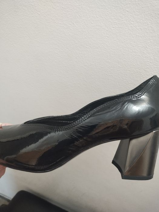 Продам женские туфли