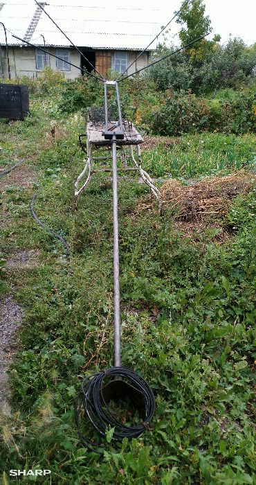 продам антенну-мачту 3,5 м высотой с телевизионным кабелем 12 м