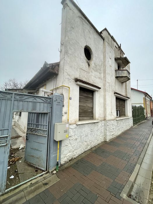 Vand apartament in casa