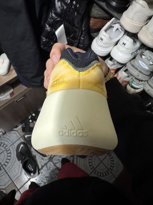 Yeezy 700 v3.   .