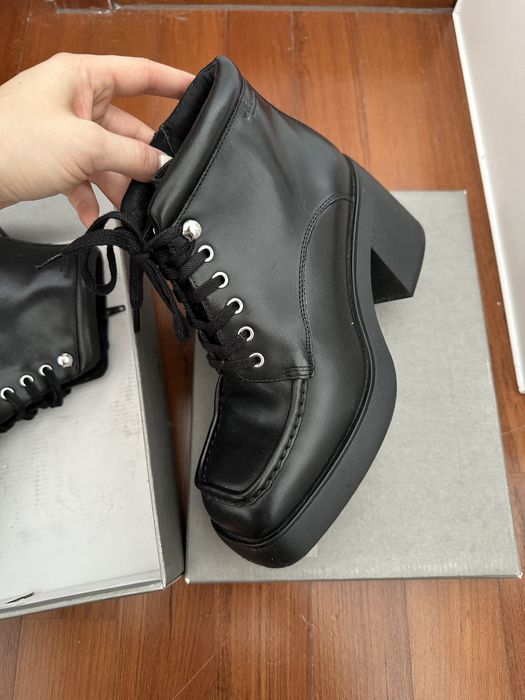 Черные кожаные ботинки