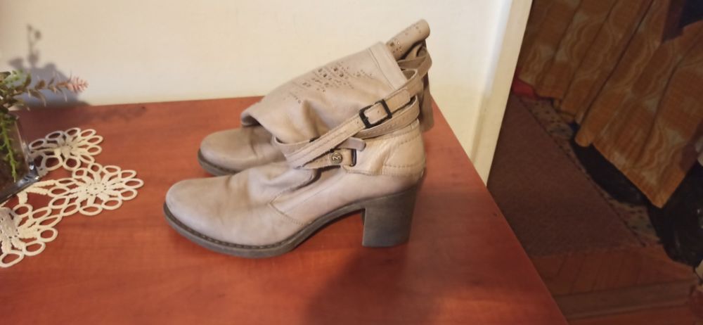 Oferta Cizme lungi piele naturala 37 Nero Giardini