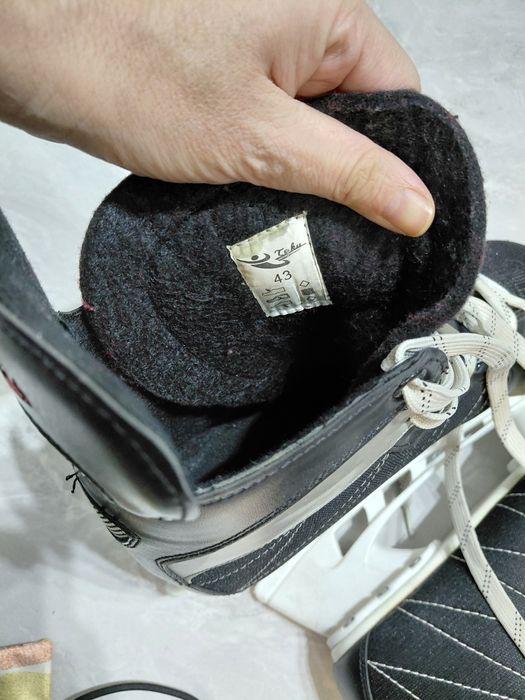 Продам коньки 43