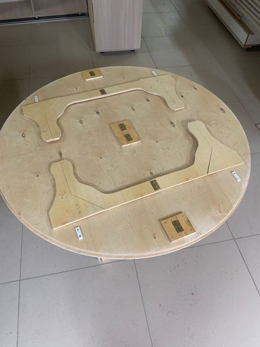 Круглые казахские столы