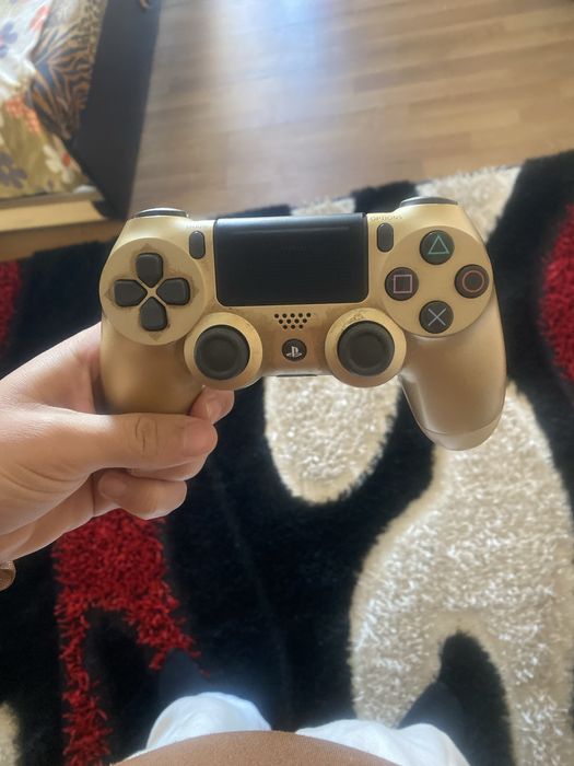 Джойстик за ps4.