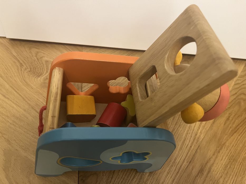 Vand sortator de forme Djeco vacuta Cachatou triunghi patrat