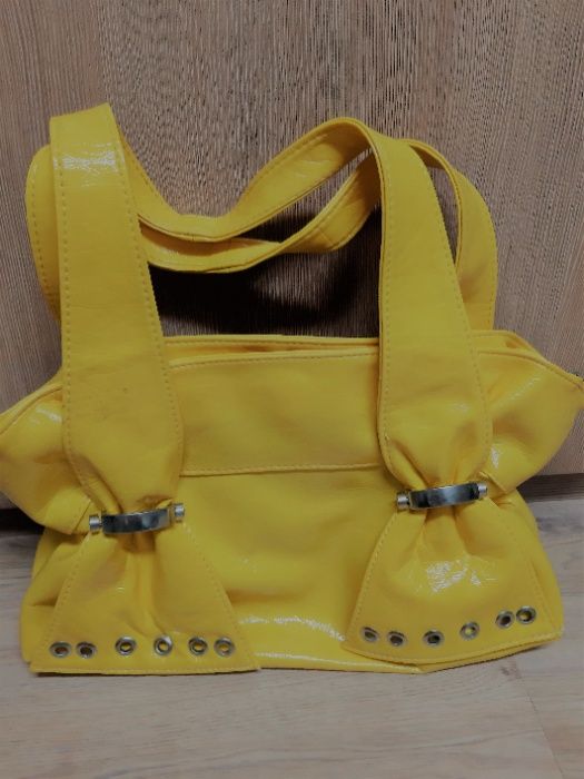 Шик Чанта с Атрактивен Дизайн и цвят в жълто! НОВА!