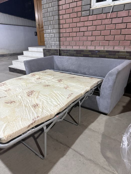 Продам диван голубой цвет 40.000