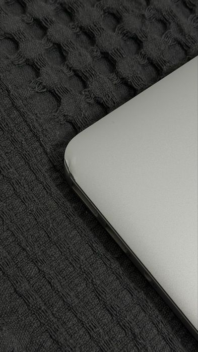 Поодается б/у Macbook Air 2013