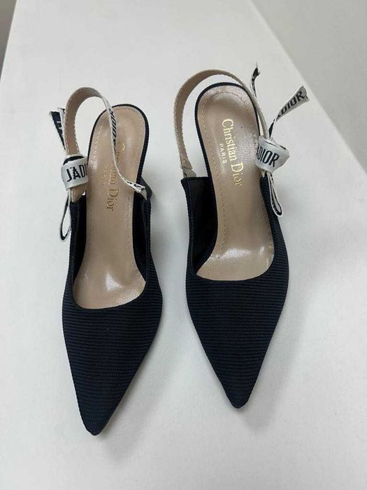 Нови обувки Dior