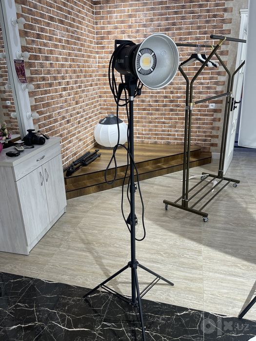 Godox DP600III-V + 2× SK300II + софтбоксы и стойки