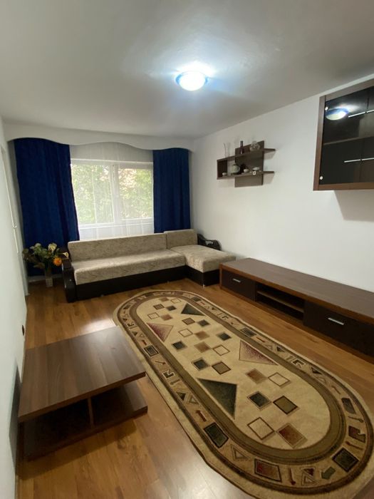 Inchiriez apartament 2 camere, decomandat, etaj 2, strada Sovata nr. 31