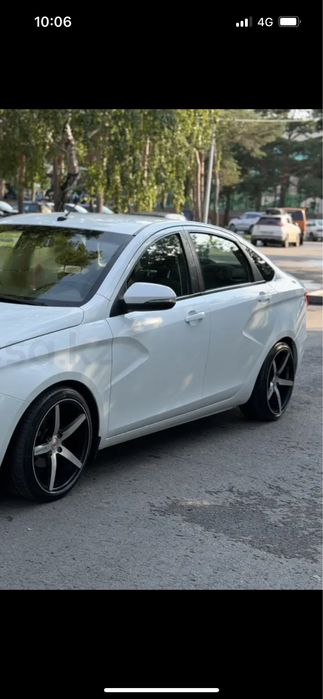 Продам диски R17 Vossen