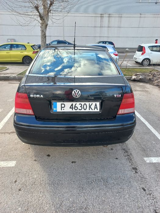 Продавам Фолцваген Бора