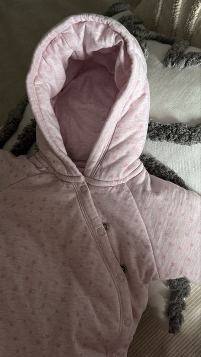 Продам комбинезоны на девочку 62 см