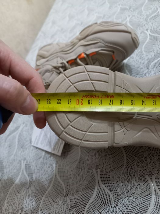 Ботинки для девочек новые.