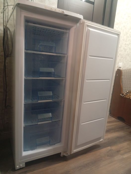 Продам морозильную камеру