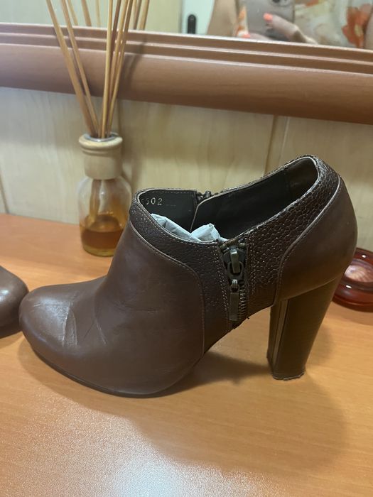 Кафяви кожени боти