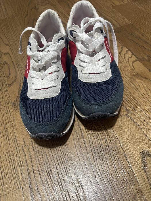 Vand incaltaminte baietel.