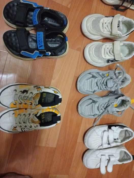 Продам детскую обувь