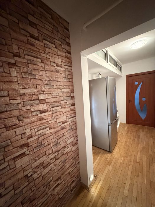 Inchiriez apartament cu doua camere, zona Ostroveni, langa maidan!!!