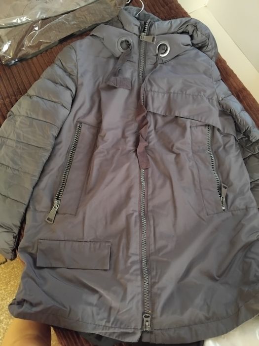 Продам зимнюю куртку 46 размер