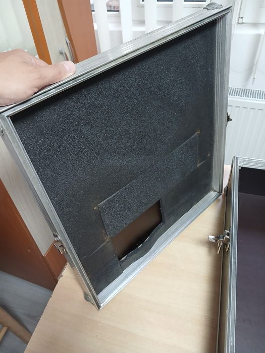 Vând case instrumente