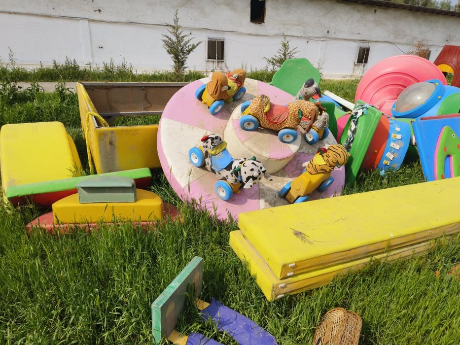 Аттракционы детская игровая площадка зона горка лошадки карусель пушка