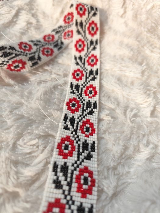 Ръчно изработено със стъклени мъниста .Подходящо за колам за пафти  .Ш